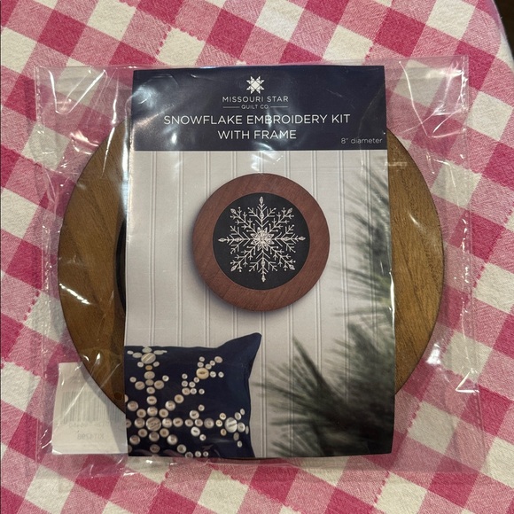 Two Embroidery Kits - Picture 3 of 3